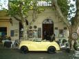 A typical streetside Colonia caf